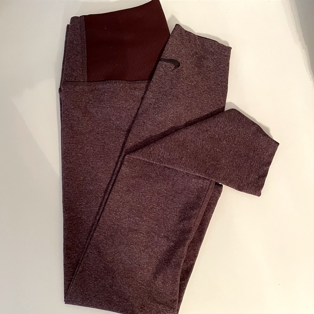 Heathered plum Nike dry fit cropped leggings